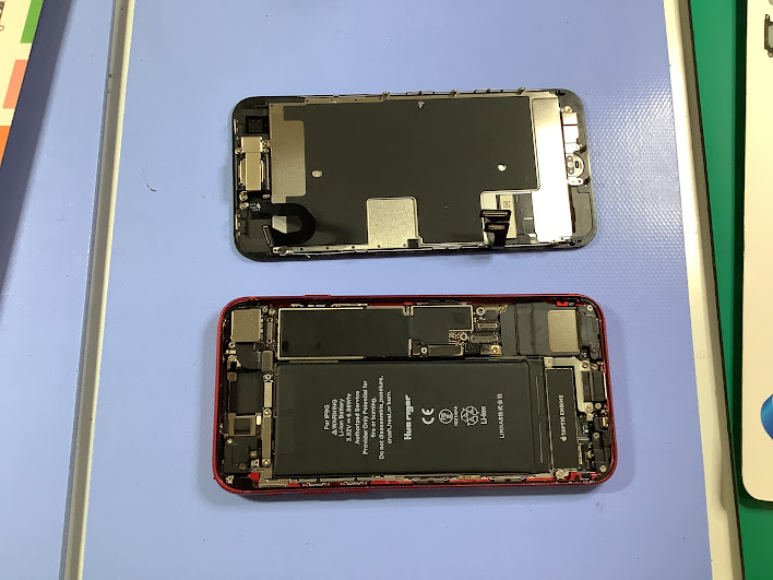 iPhone8のバッテリー交換ならデータそのまま・最短即日修理のスマホ修理工房ラザウォーク甲斐双葉店へ！